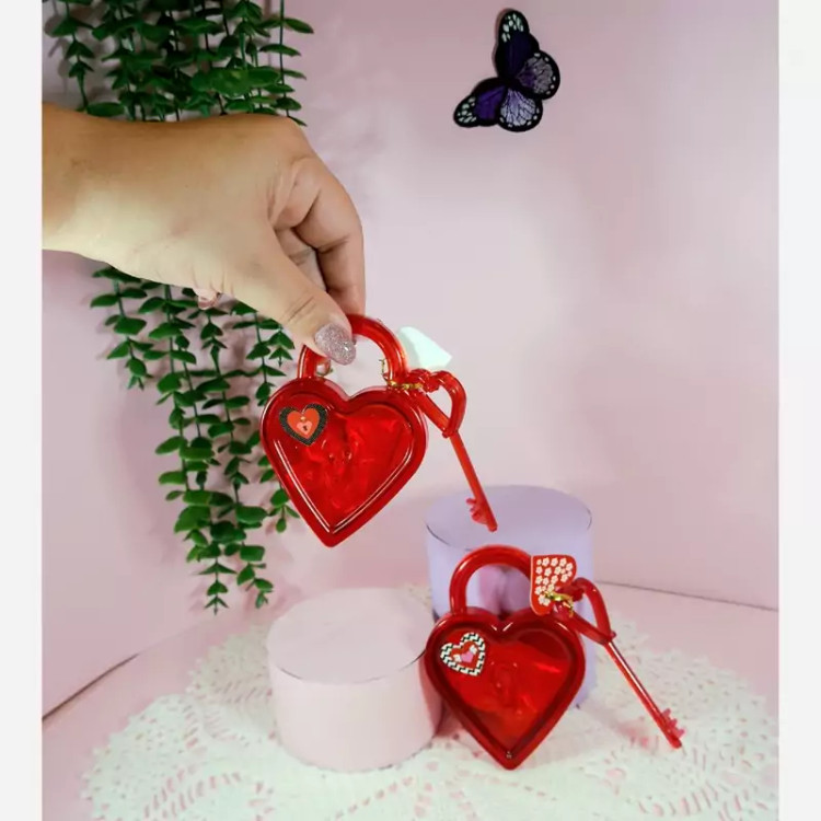 گیفت هدیه قفل قلبی و کلید حاوی اسمارتیز